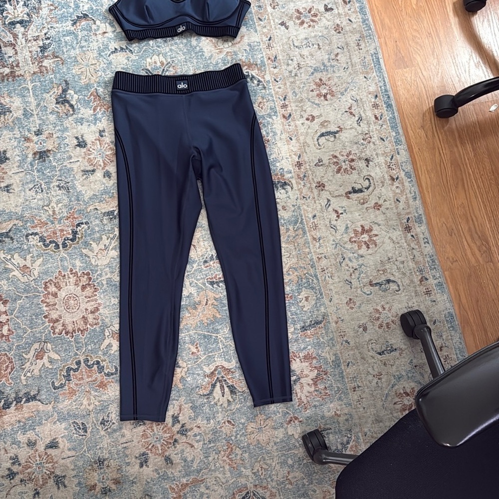 NWOT-Alo Yoga Navy Blue Leggings and Bra Set